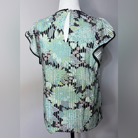NWOT Kate Spade ♠️ Floral Top with tons of Style!! - Picture 6 of 8